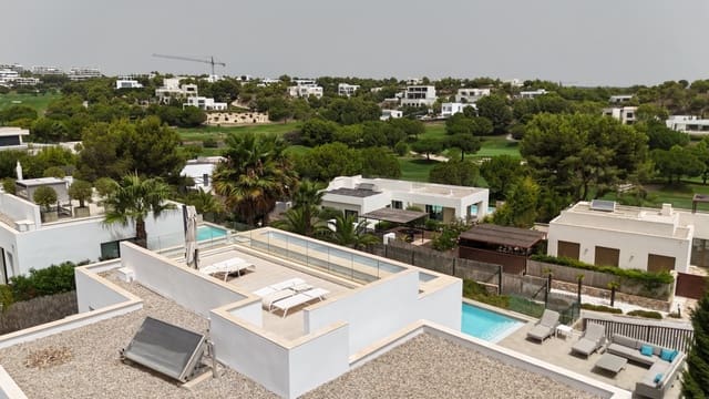 Chalet de 3 habitaciones en Las Colinas Golf, Orihuela en venta con piscina garaje - 995.000 € (Ref: 10181006)
