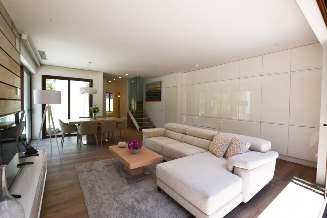 4 bedroom Villa for sale in San Miguel de Salinas with pool - € 630,000 (Ref: 8279534)