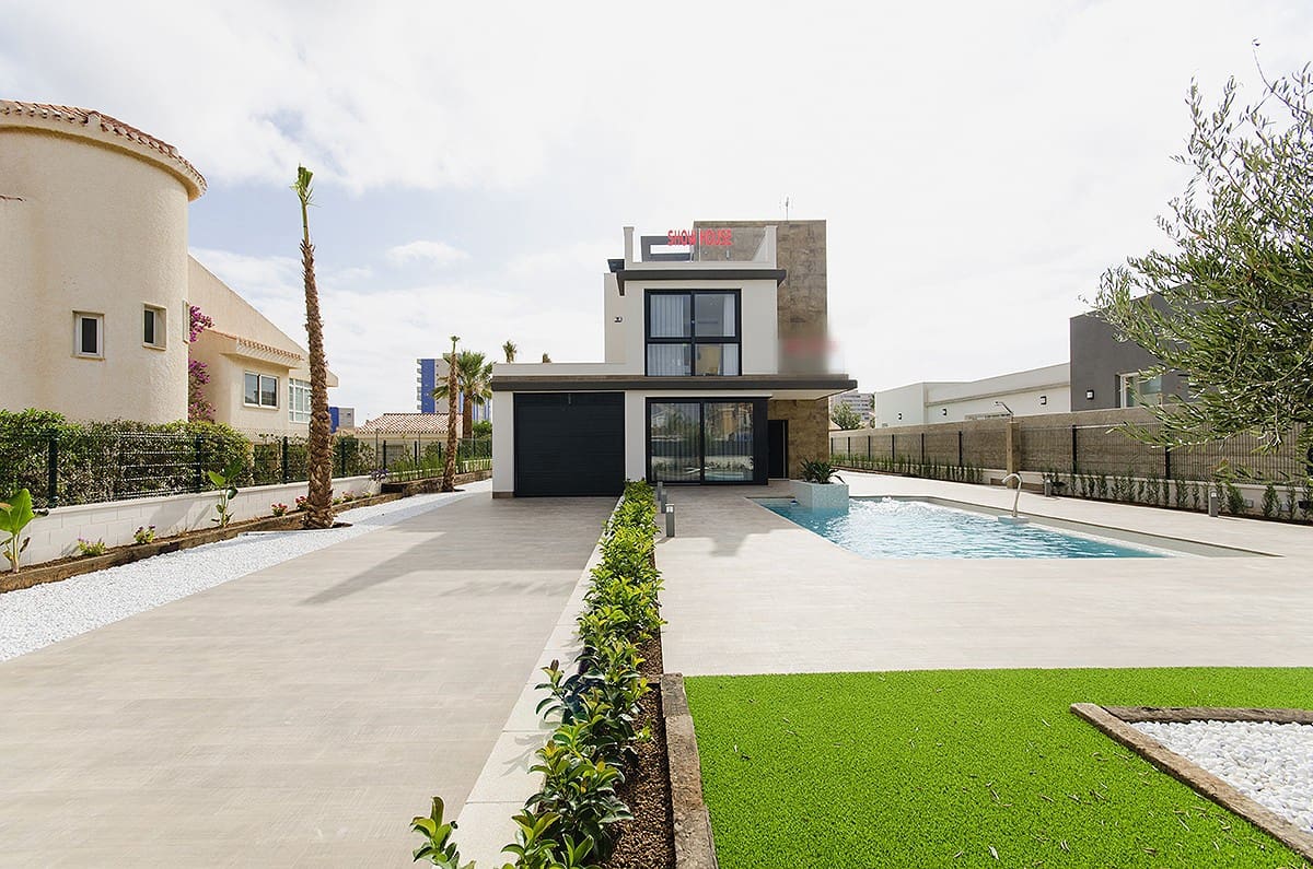 3 soveværelse Villa til salg i Cabo Roig med swimmingpool - € 975.000 (Ref: 8279543)