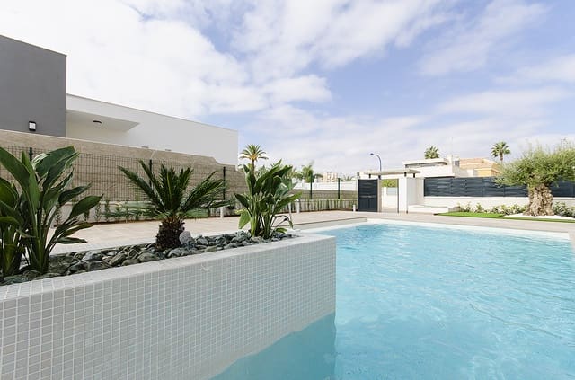 3 bedroom Villa for sale in Cabo Roig, Orihuela with pool - € 975,000 (Ref: 8279543)