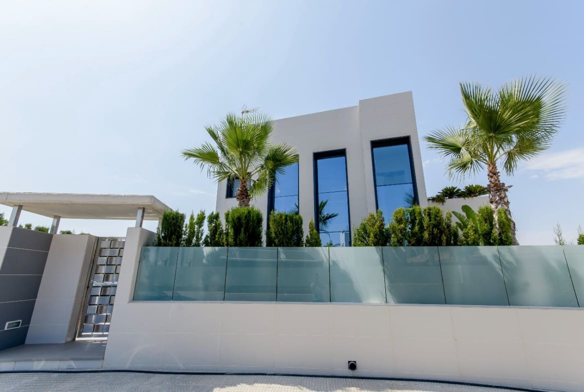 3 bedroom Villa for sale in Cabo Roig with pool - € 1,050,000 (Ref: 8279546)