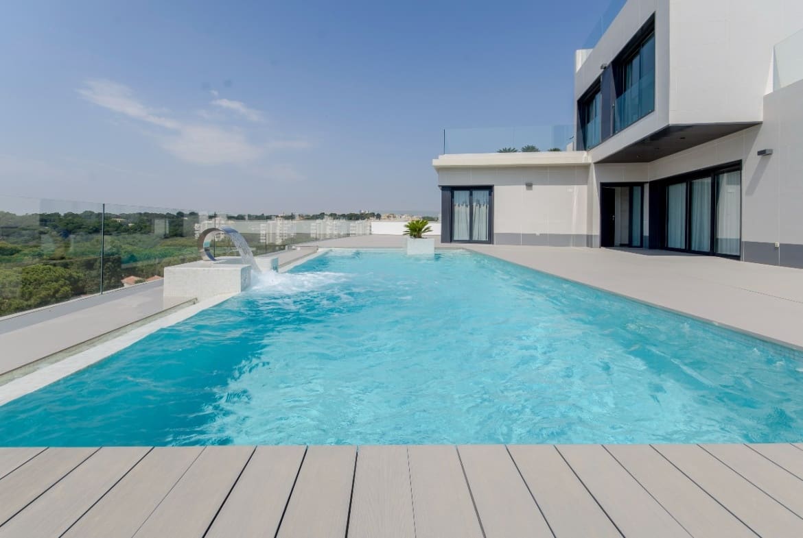 3 bedroom Villa for sale in Cabo Roig with pool - € 1,050,000 (Ref: 8279546)