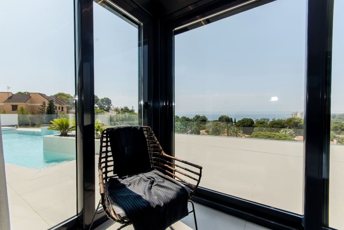 3 bedroom Villa for sale in Cabo Roig with pool - € 1,050,000 (Ref: 8279546)