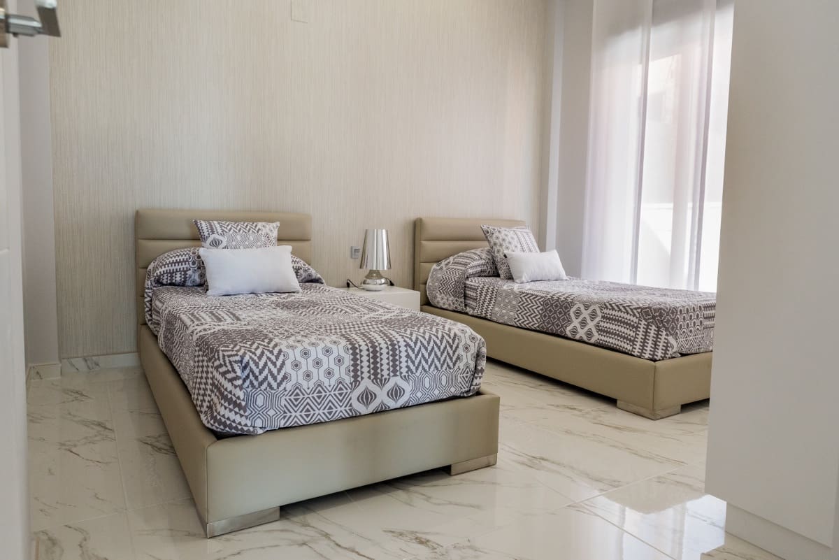 5 bedroom Villa for sale in Villamartin with pool - € 432,000 (Ref: 8279605)