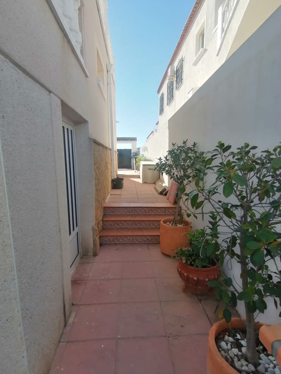 3 bedroom Villa for sale in San Miguel de Salinas with pool - € 260,000 (Ref: 8279676)