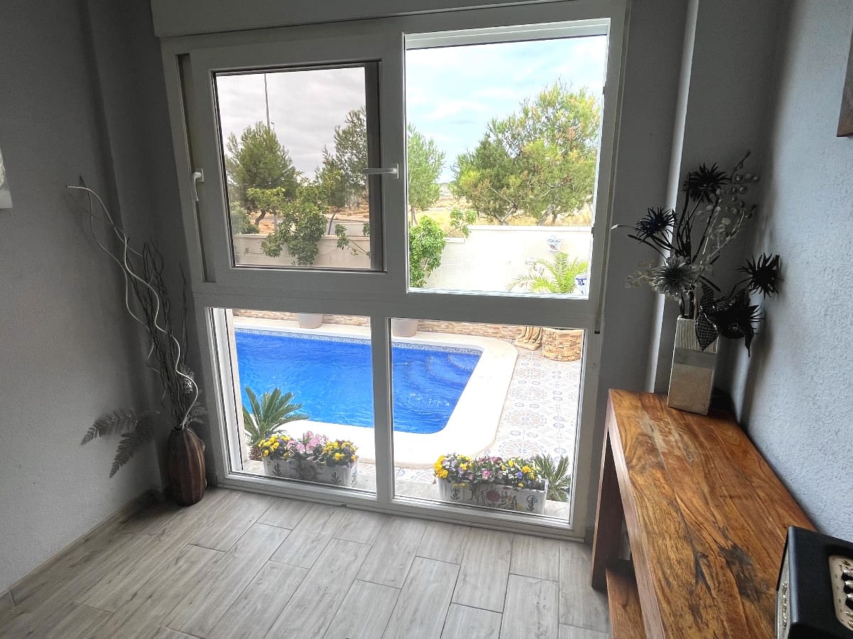 4 sypialnia Willa na sprzedaż w Playa Flamenca z basenem - 399 000 € (Ref: 8279701)