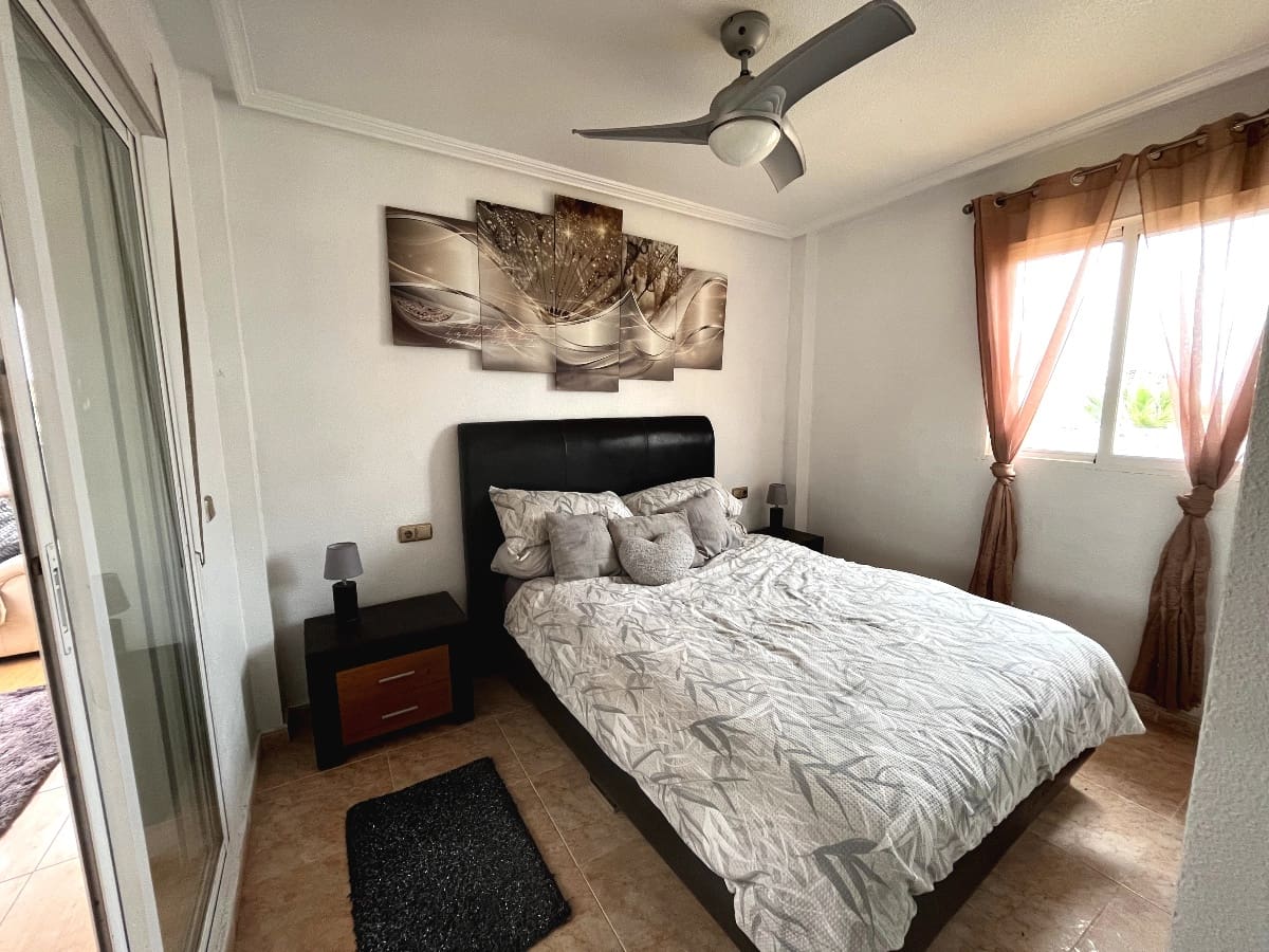 4 sypialnia Willa na sprzedaż w Playa Flamenca z basenem - 399 000 € (Ref: 8279701)