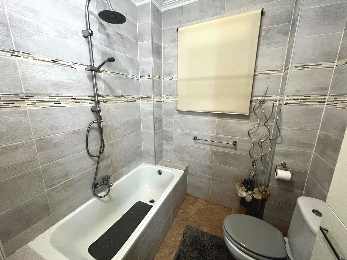 4 sypialnia Willa na sprzedaż w Playa Flamenca z basenem - 399 000 € (Ref: 8279701)