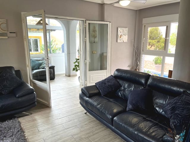 4 bedroom Villa for sale in Playa Flamenca, Orihuela with pool - € 399,000 (Ref: 8279701)