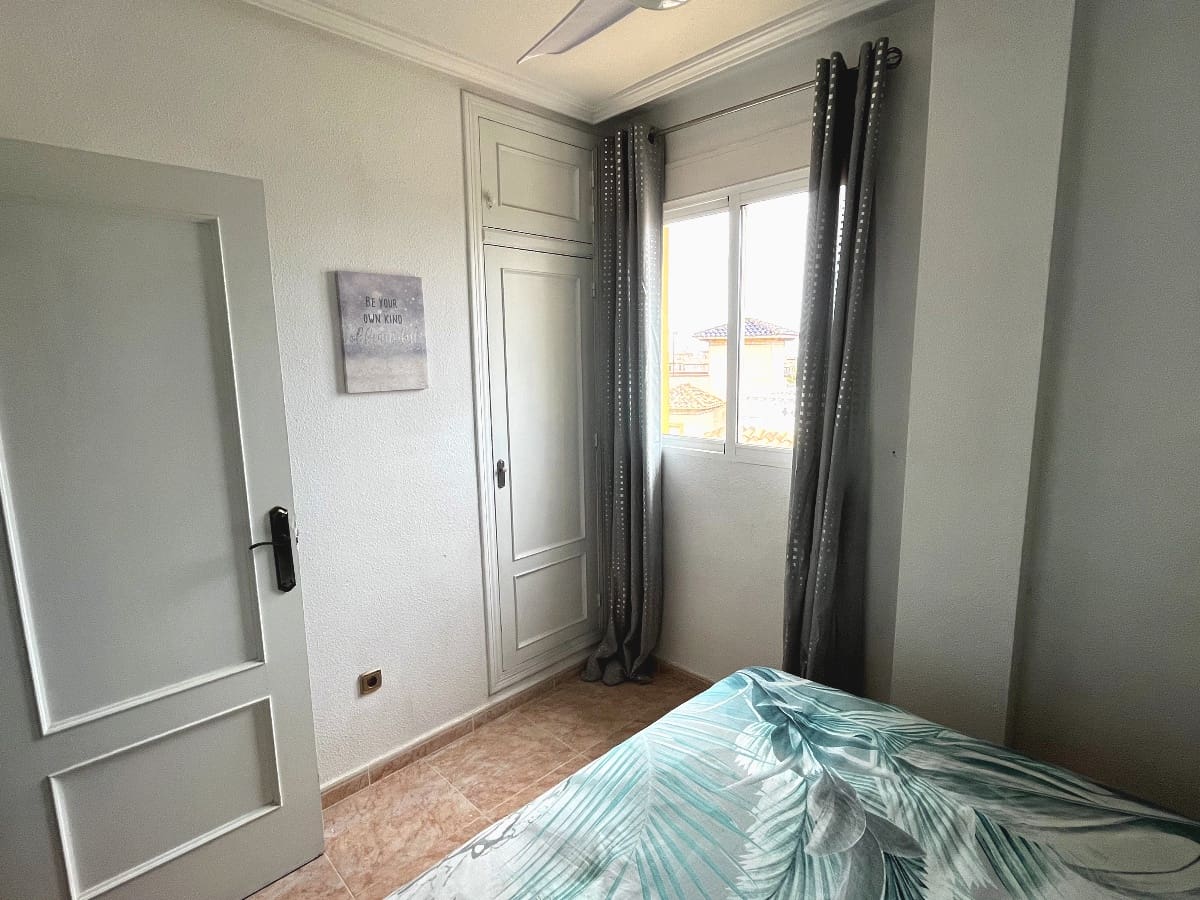 4 quarto Moradia para venda em La Zenia com piscina - 399 000 € (Ref: 8279702)