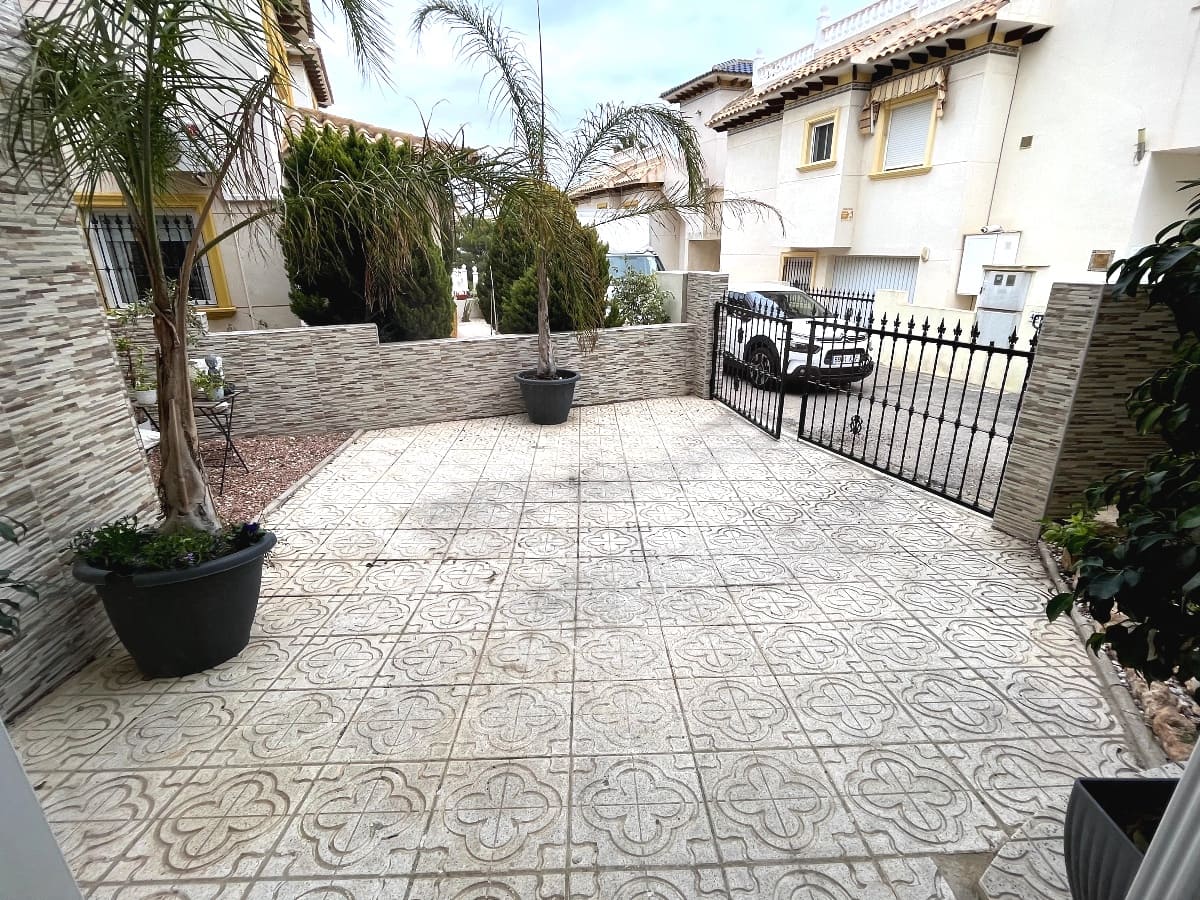 4 quarto Moradia para venda em La Zenia com piscina - 399 000 € (Ref: 8279702)