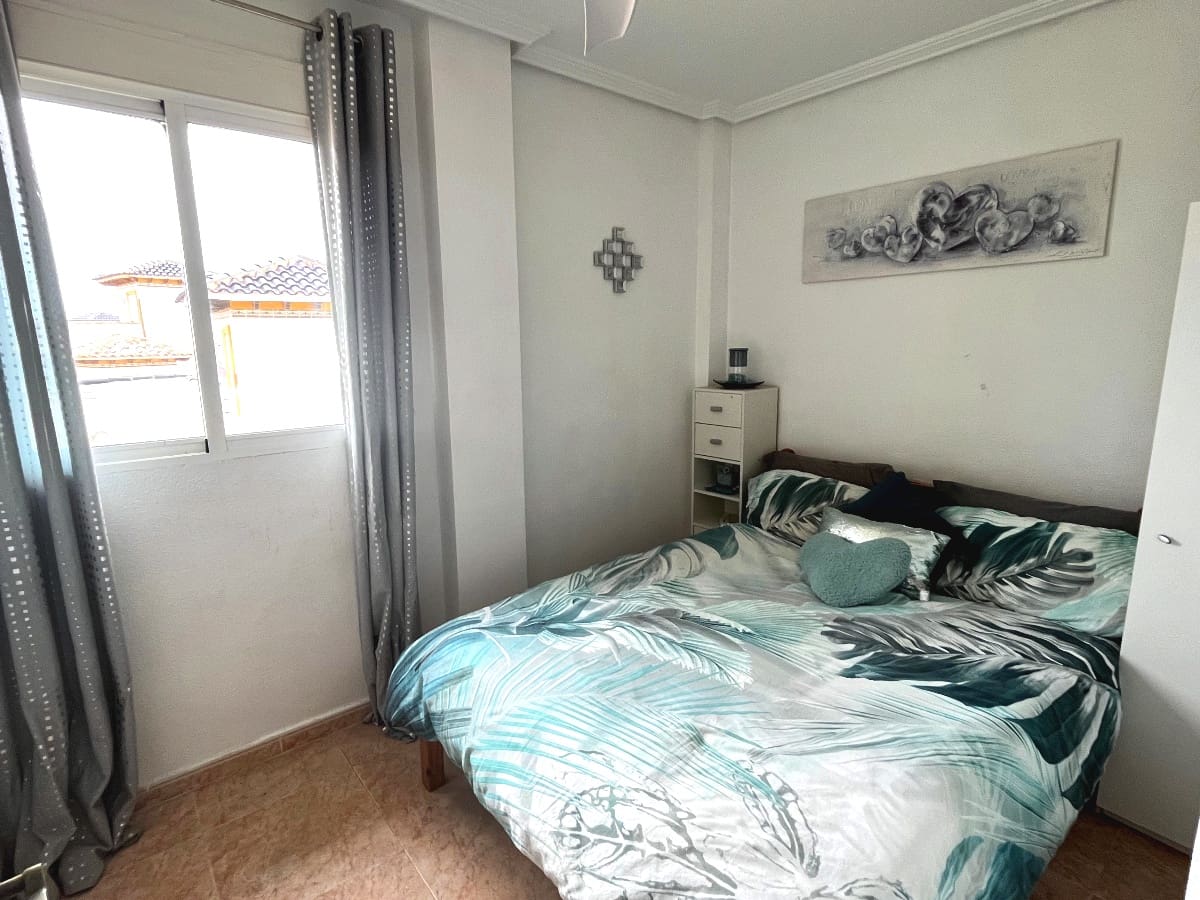 4 makuuhuone Huvila myytävänä paikassa Playa Flamenca mukana uima-altaan 
autotalli - 399 000 € (Ref: 8279702)