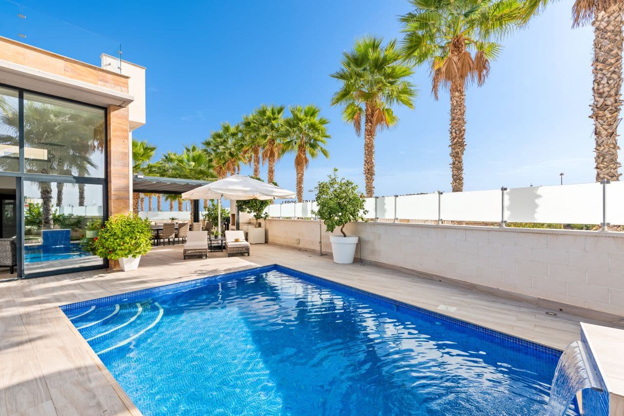 5 Zimmer Villa zu verkaufen in Orihuela Costa mit Pool Garage - 829.000 € (Ref: 8488320)