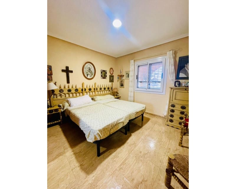 4 quarto Moradia para venda em Torrevieja com piscina garagem - 465 000 € (Ref: 8738655)