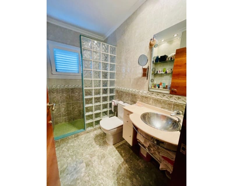 4 quarto Moradia para venda em Torrevieja com piscina garagem - 465 000 € (Ref: 8738655)