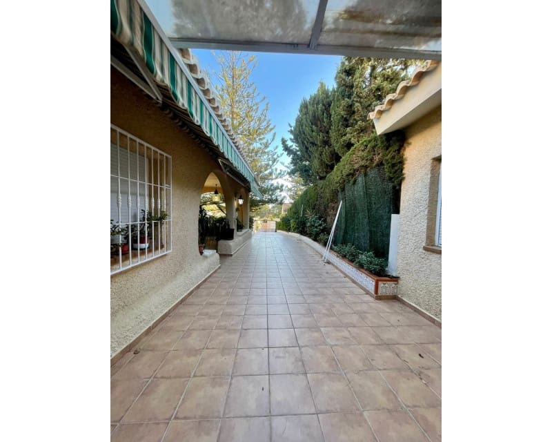 4 quarto Moradia para venda em Torrevieja com piscina garagem - 465 000 € (Ref: 8738655)