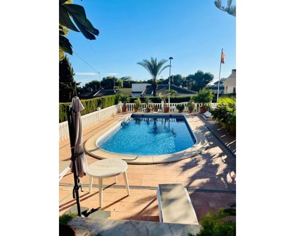 4 bedroom Villa for sale in Los Balcones - Los Altos, Torrevieja with pool garage - € 465,000 (Ref: 8738655)