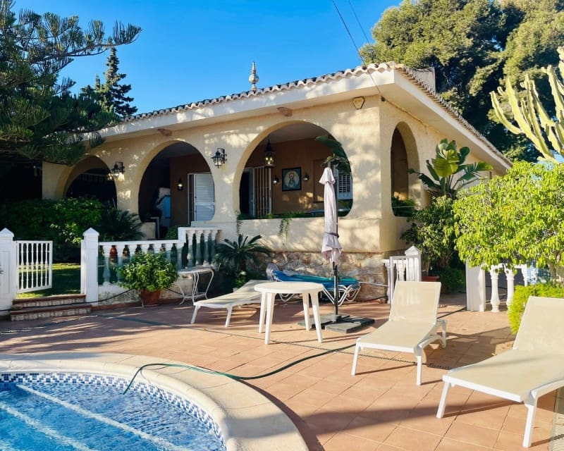 4 quarto Moradia para venda em Torrevieja com piscina garagem - 465 000 € (Ref: 8738655)