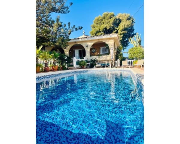 4 bedroom Villa for sale in Los Balcones - Los Altos, Torrevieja with pool garage - € 465,000 (Ref: 8738655)