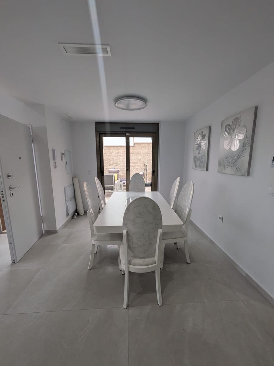 4 soveværelse Villa til salg i Villamartin med swimmingpool garage - € 625.000 (Ref: 8774056)