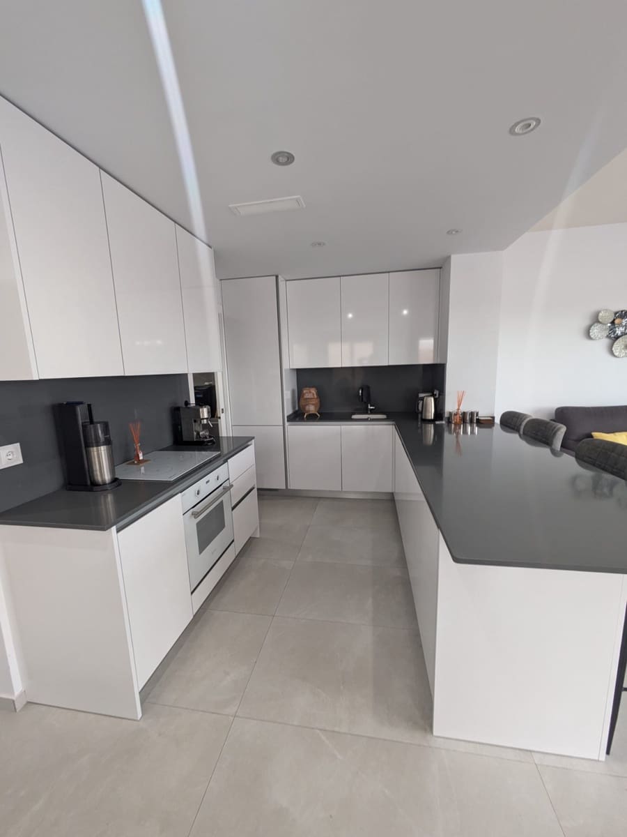 4 soveværelse Villa til salg i Villamartin med swimmingpool garage - € 625.000 (Ref: 8774056)