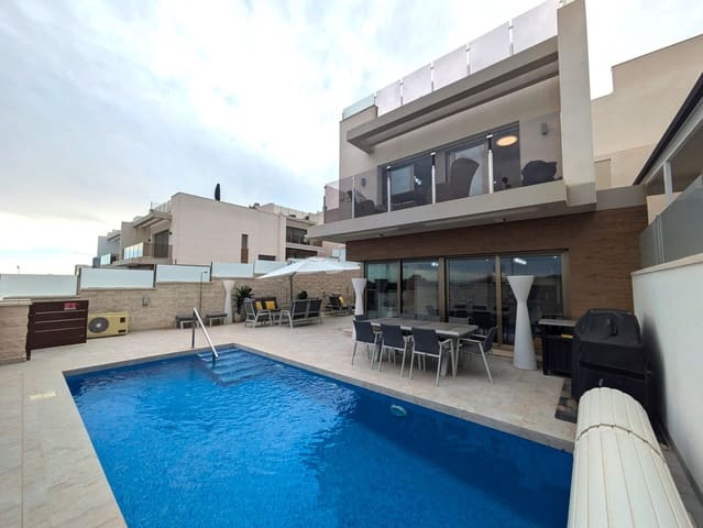 4 bedroom Villa for sale in Villamartin, Orihuela with pool garage - € 625,000 (Ref: 8774056)