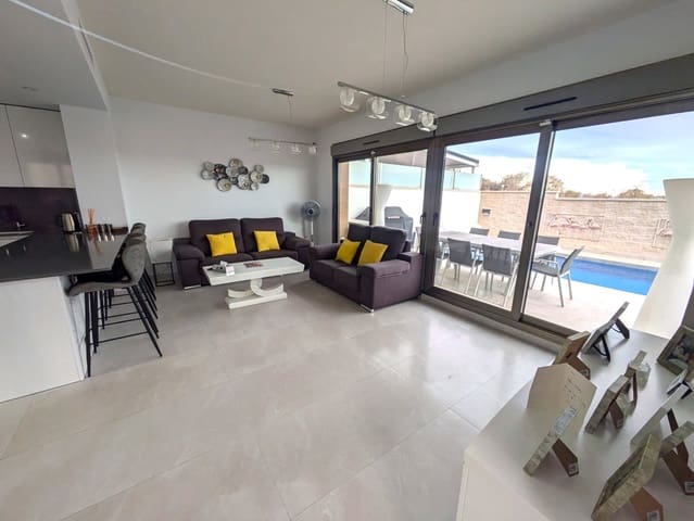 4 bedroom Villa for sale in Villamartin, Orihuela with pool garage - € 625,000 (Ref: 8774056)