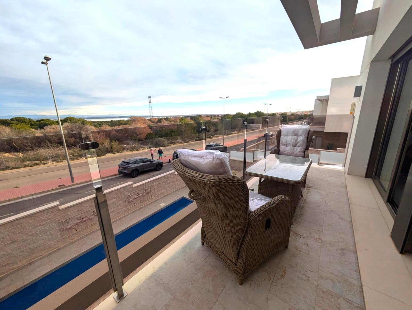 4 soveværelse Villa til salg i Villamartin med swimmingpool garage - € 625.000 (Ref: 8774056)