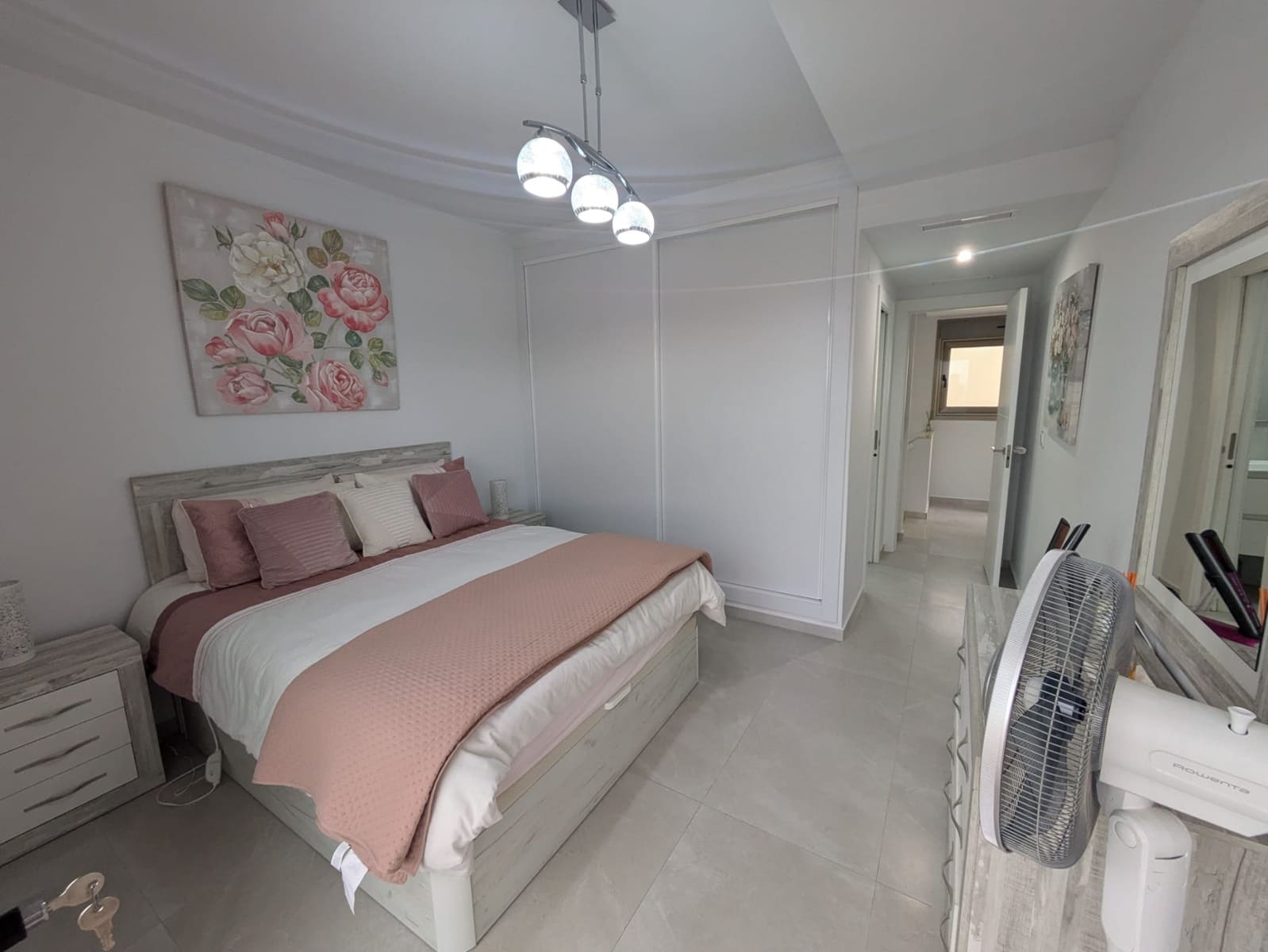 Huvila myytävänä paikassa Villamartin mukana uima-altaan 
autotalli - 625 000 € (Ref: 8774056)