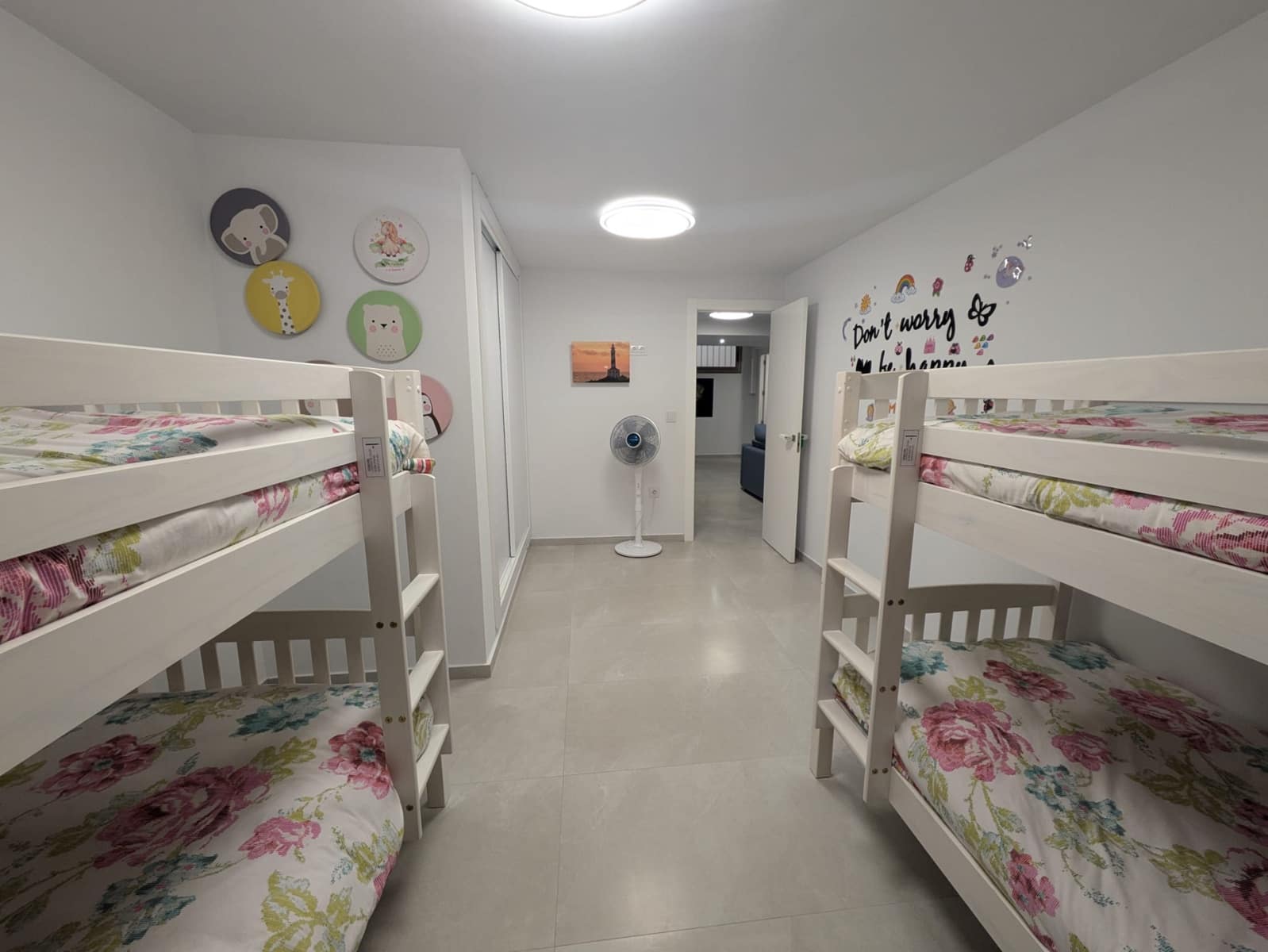 Huvila myytävänä paikassa Villamartin mukana uima-altaan 
autotalli - 625 000 € (Ref: 8774056)