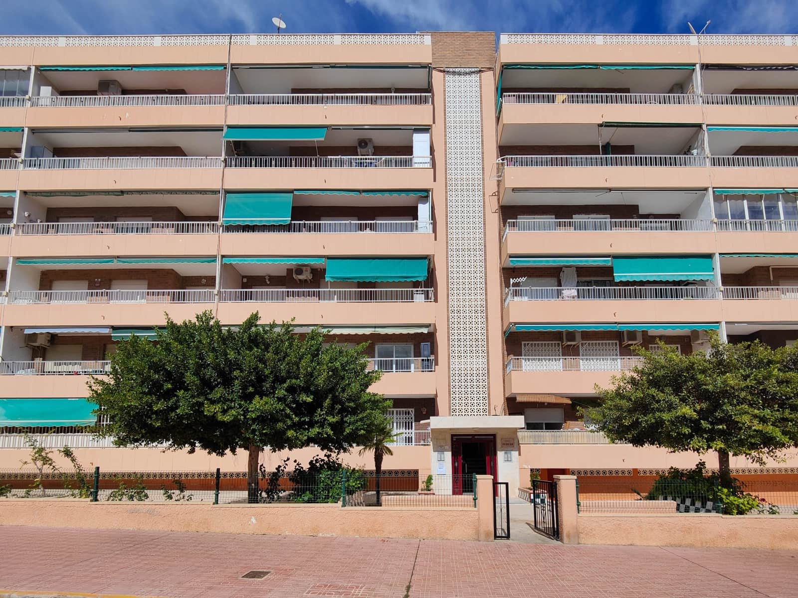 Apartamento de 2 habitaciones en Punta Prima en venta con piscina garaje - 179.900 € (Ref: 8947359)