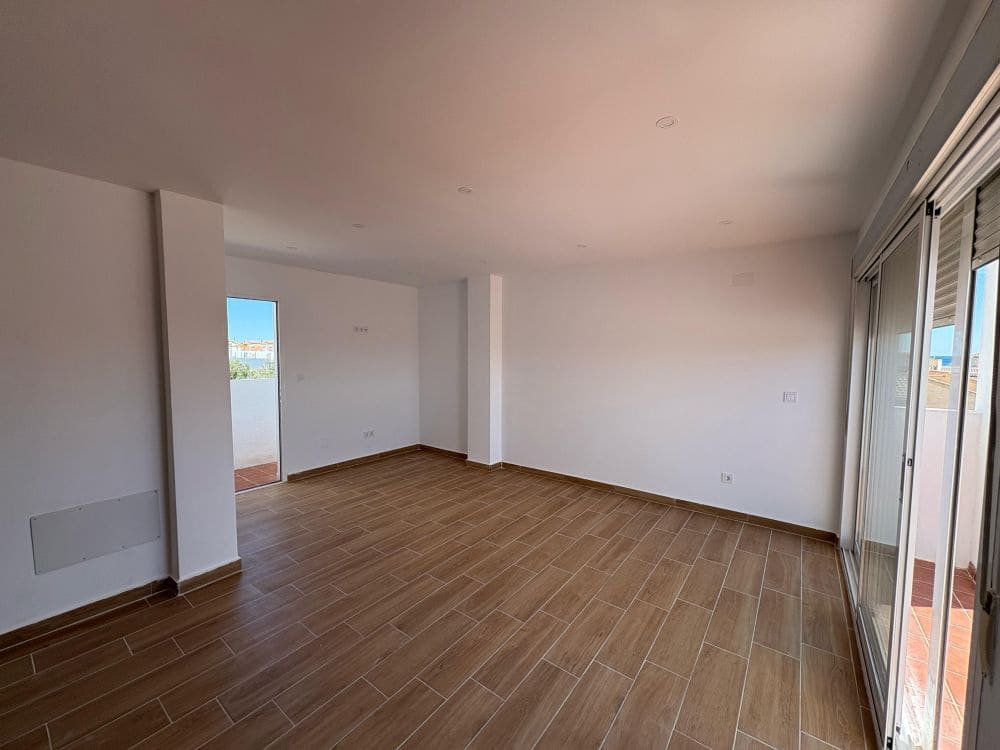 2 bedroom Apartment for sale in Punta Prima with pool - € 195,000 (Ref: 8968752)