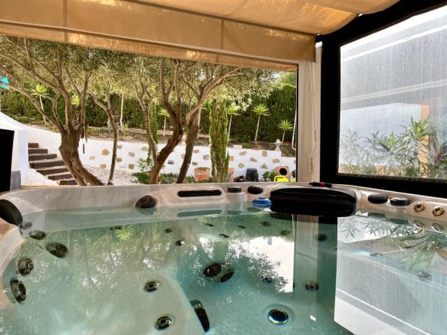 4 bedroom Villa for sale in Villamartin with pool garage - € 879,000 (Ref: 8968948)