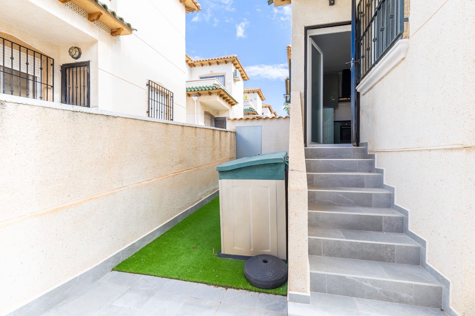 4 soveværelse Villa til salg i Orihuela Costa med swimmingpool - € 325.000 (Ref: 8973316)