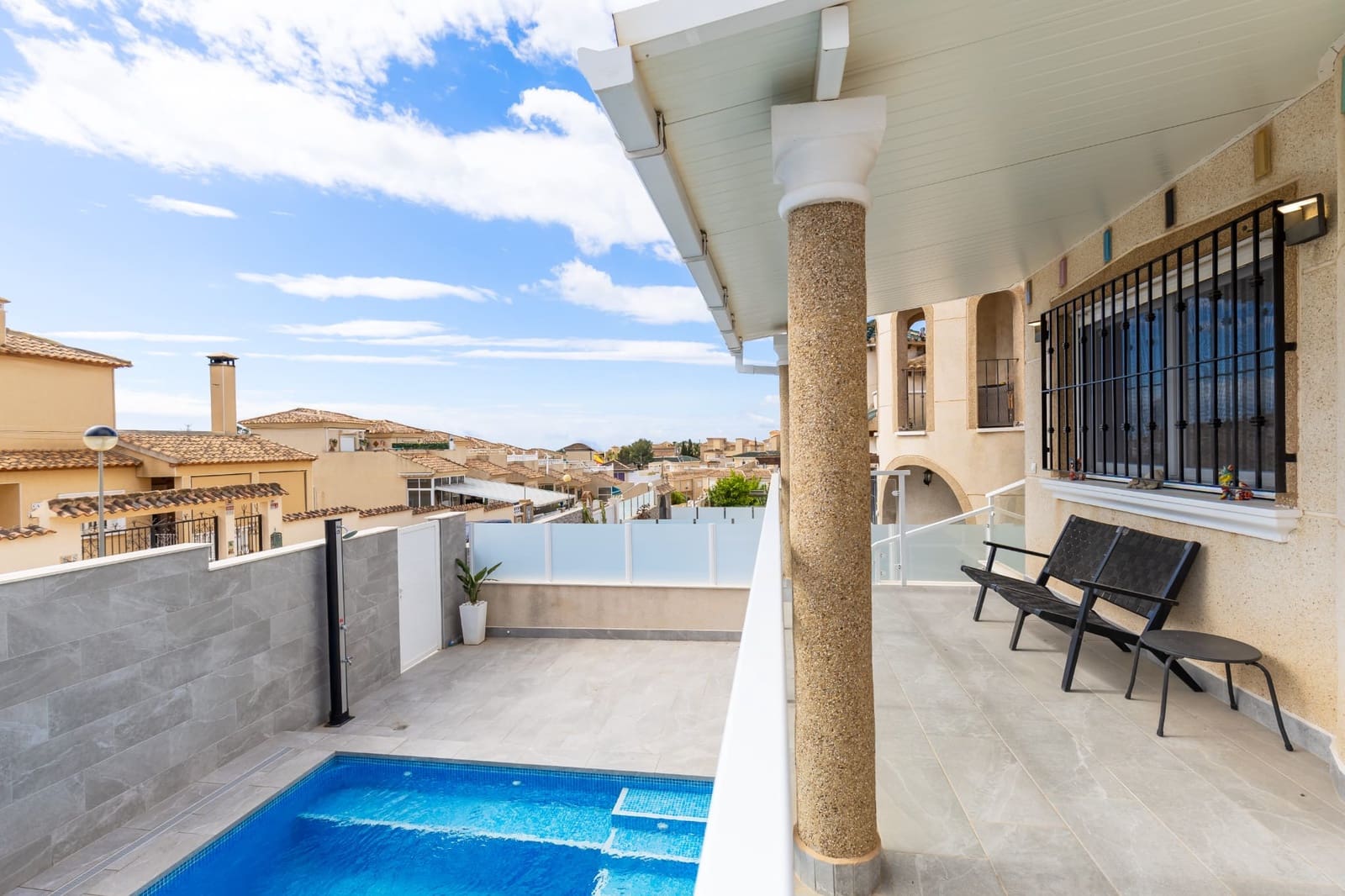 4 soveværelse Villa til salg i Orihuela Costa med swimmingpool - € 325.000 (Ref: 8973316)