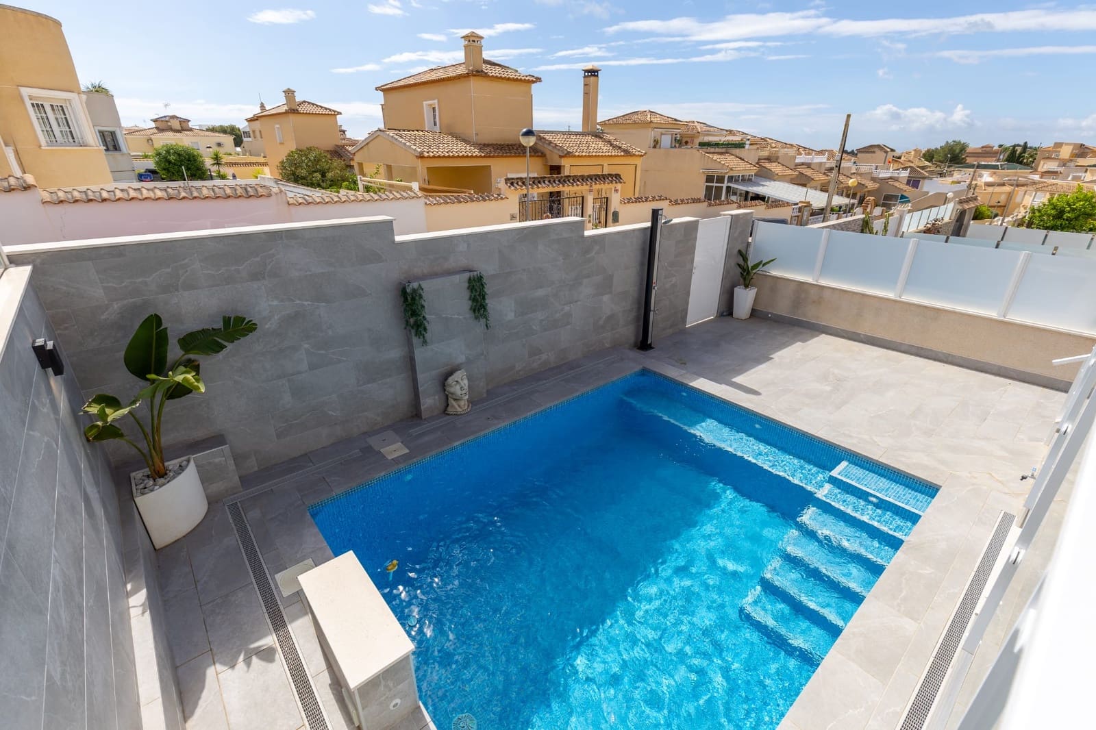 4 soveværelse Villa til salg i Orihuela Costa med swimmingpool - € 325.000 (Ref: 8973316)