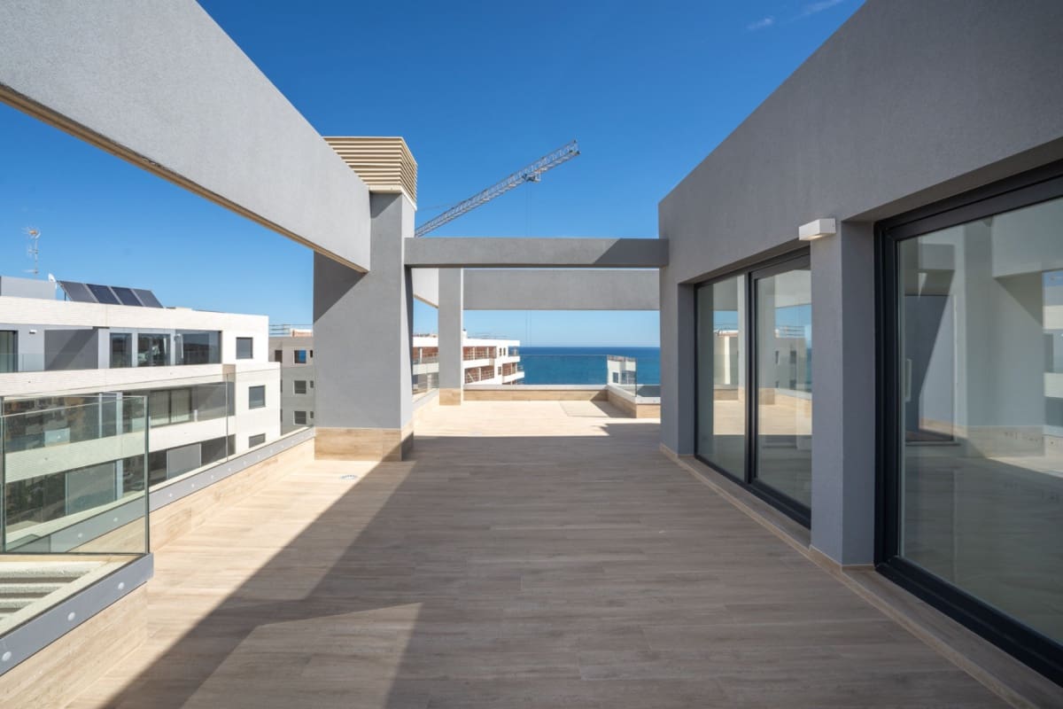 2 soverom Penthouse til salgs i Punta Prima med svømmebasseng garasje - € 599 000 (Ref: 8987176)