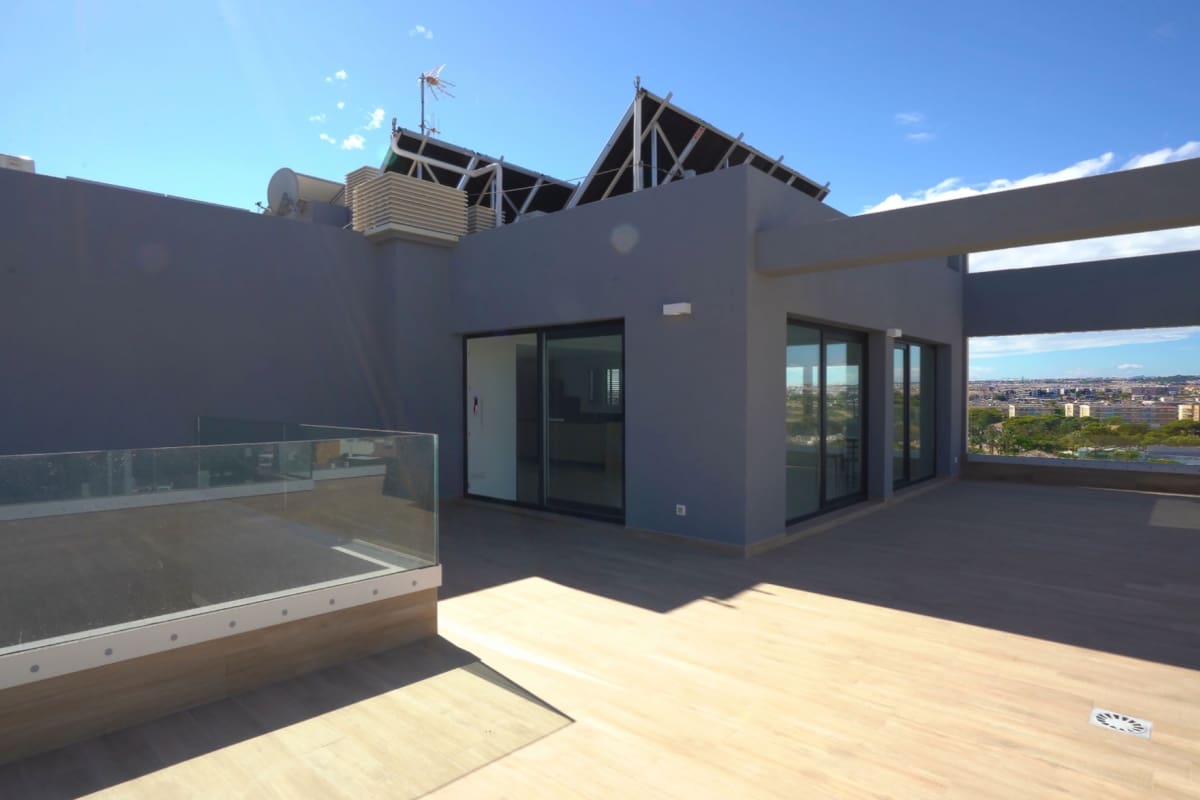 2 soverom Penthouse til salgs i Punta Prima med svømmebasseng garasje - € 599 000 (Ref: 8987176)