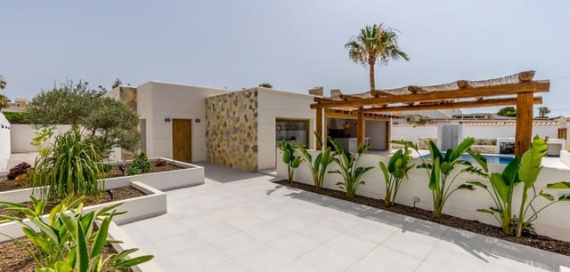 4 soveværelse Villa til salg i La Torreta, Torrevieja med swimmingpool garage - € 795.000 (Ref: 9003911)