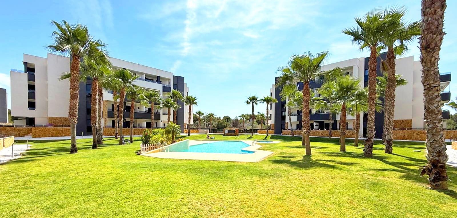 2 bedroom Apartment for sale in Torrevieja with pool garage - € 264,950 (Ref: 9015634)