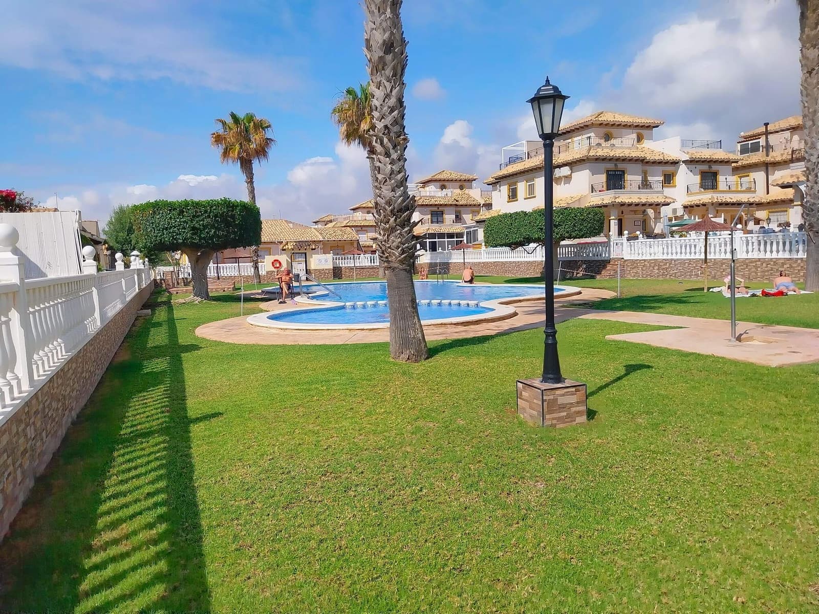 2 soveværelse Byhus til salg i Cabo Roig med swimmingpool garage - € 189.950 (Ref: 9099637)