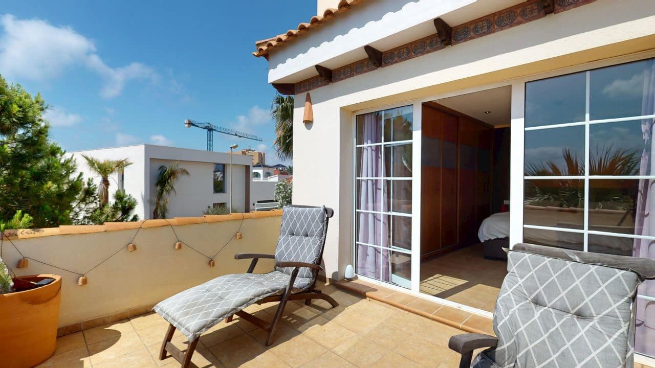 5 sypialnia Willa na sprzedaż w La Zenia z basenem garażem - 750 000 € (Ref: 9103717)