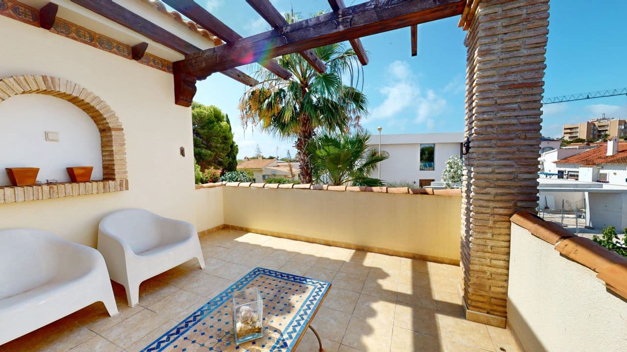 5 sypialnia Willa na sprzedaż w La Zenia z basenem garażem - 750 000 € (Ref: 9103717)