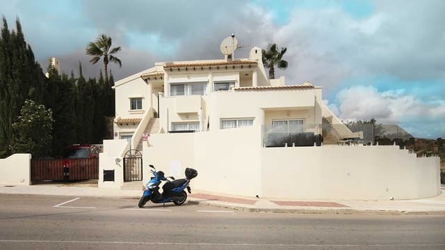 4 bedroom Villa for sale in Las Ramblas Golf, Orihuela with pool garage - € 499,990 (Ref: 9128895)