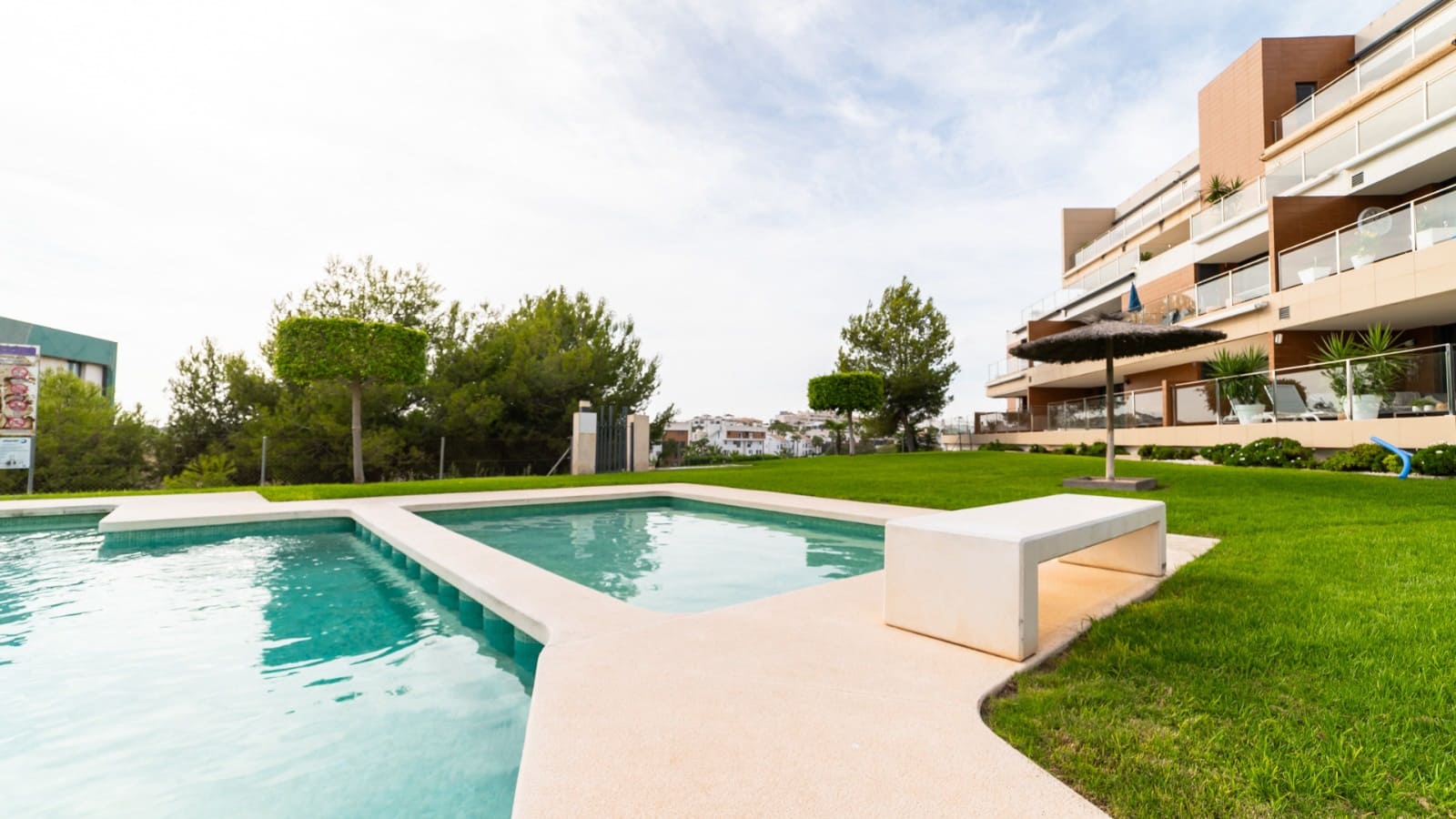 2 bedroom Apartment for sale in Villamartin with pool garage - € 270,000 (Ref: 9135923)