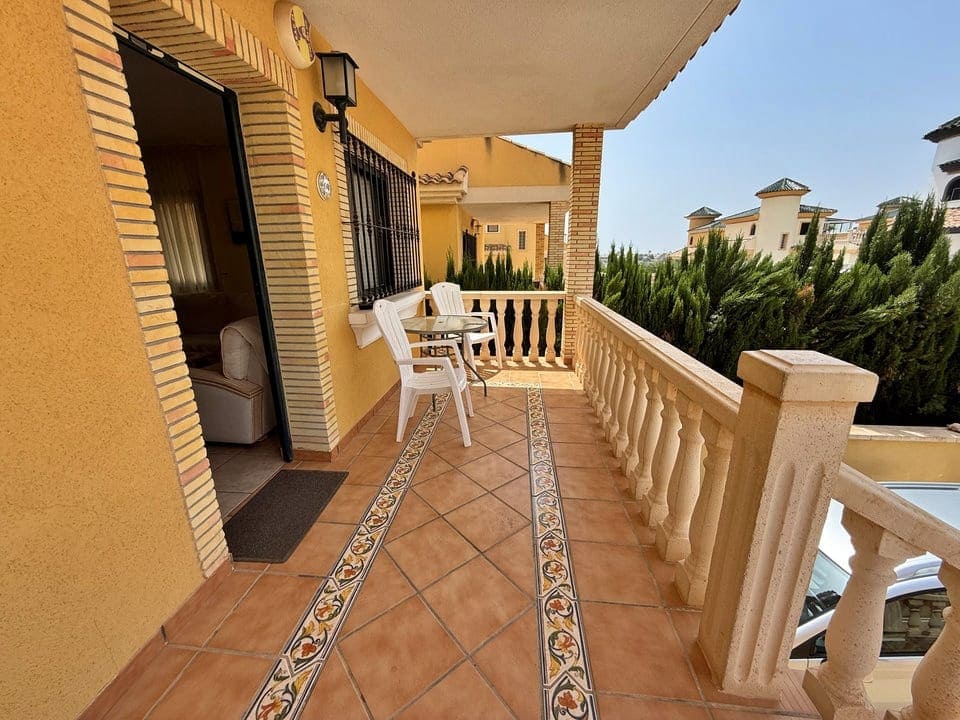 4 soveværelse Villa til salg i Villamartin med swimmingpool garage - € 355.000 (Ref: 9146040)