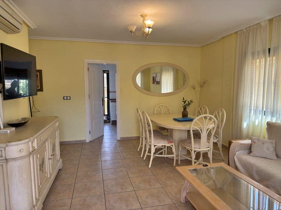 4 soveværelse Villa til salg i Villamartin med swimmingpool garage - € 355.000 (Ref: 9146040)