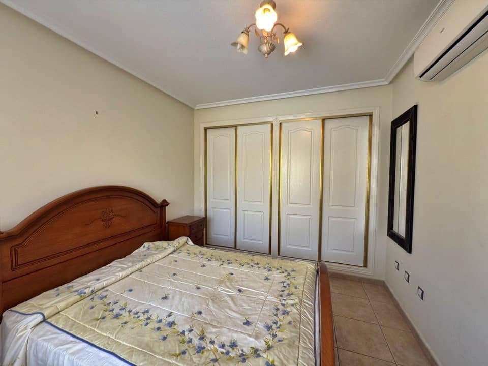 4 soveværelse Villa til salg i Villamartin med swimmingpool garage - € 355.000 (Ref: 9146040)