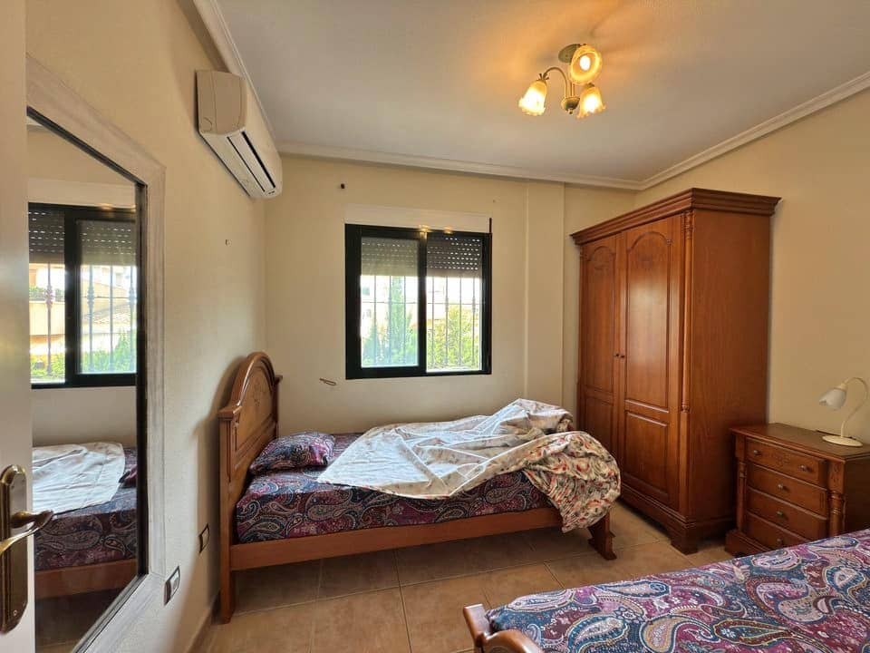 4 soveværelse Villa til salg i Villamartin med swimmingpool garage - € 355.000 (Ref: 9146040)