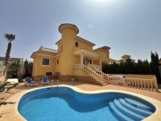4 soverom Villa til salgs i Villamartin, Orihuela med svømmebasseng garasje - € 355 000 (Ref: 9146040)